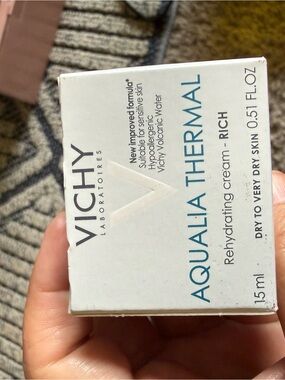 Vichy Aqualia Thermal Rehydrating Cream - White
